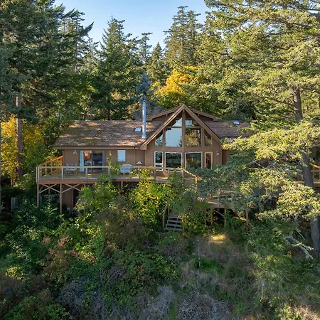 Waterfront Privacy, Pet-Friendly, Close To Trails